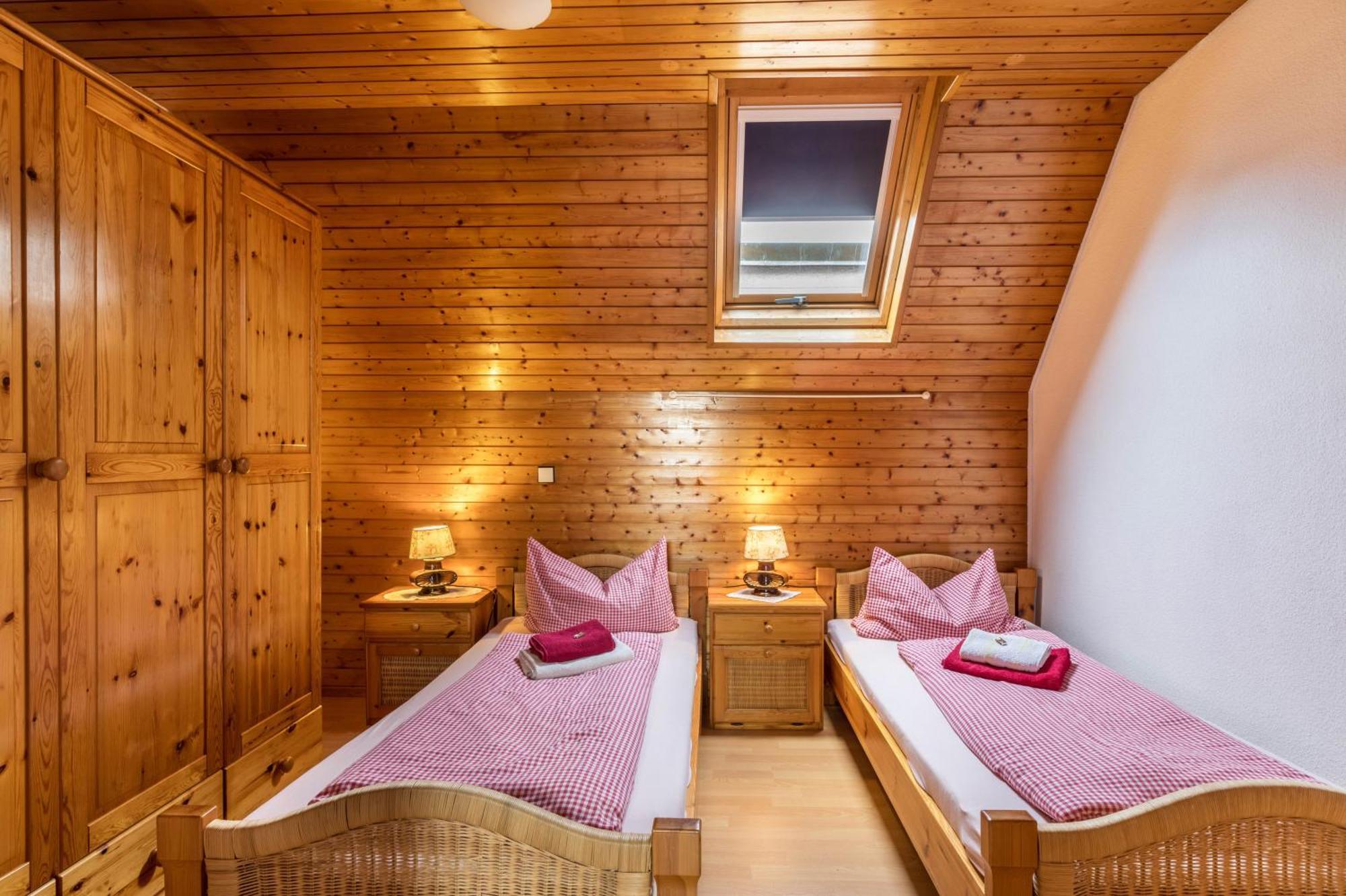 Apartmenthaus Ferienwohnungen Sila Weinstadt Luaran gambar